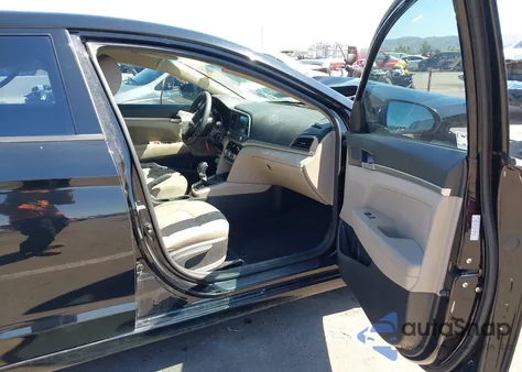 2020 Hyundai Elantra Sel z USA, uszkodzony, nr VIN KMHD84LF9LU921661